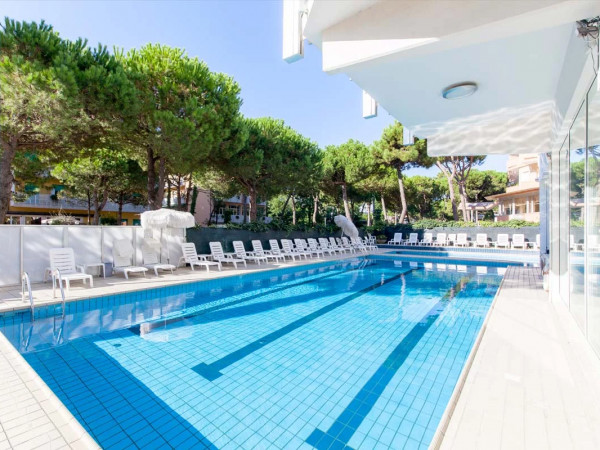 media.Gallery-Piscina-02-Hotel-Sahara-Milano-Marittima