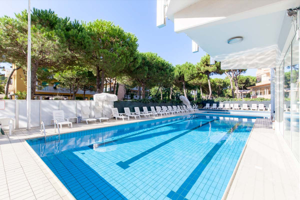 media.Gallery-Piscina-02-Hotel-Sahara-Milano-Marittima