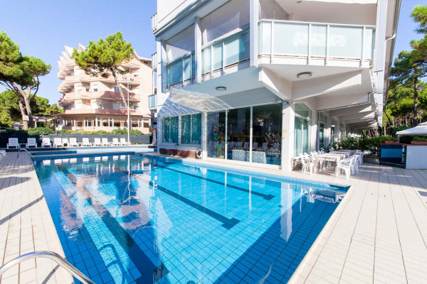 media.Gallery-Piscina-04-Hotel-Sahara-Milano-Marittima