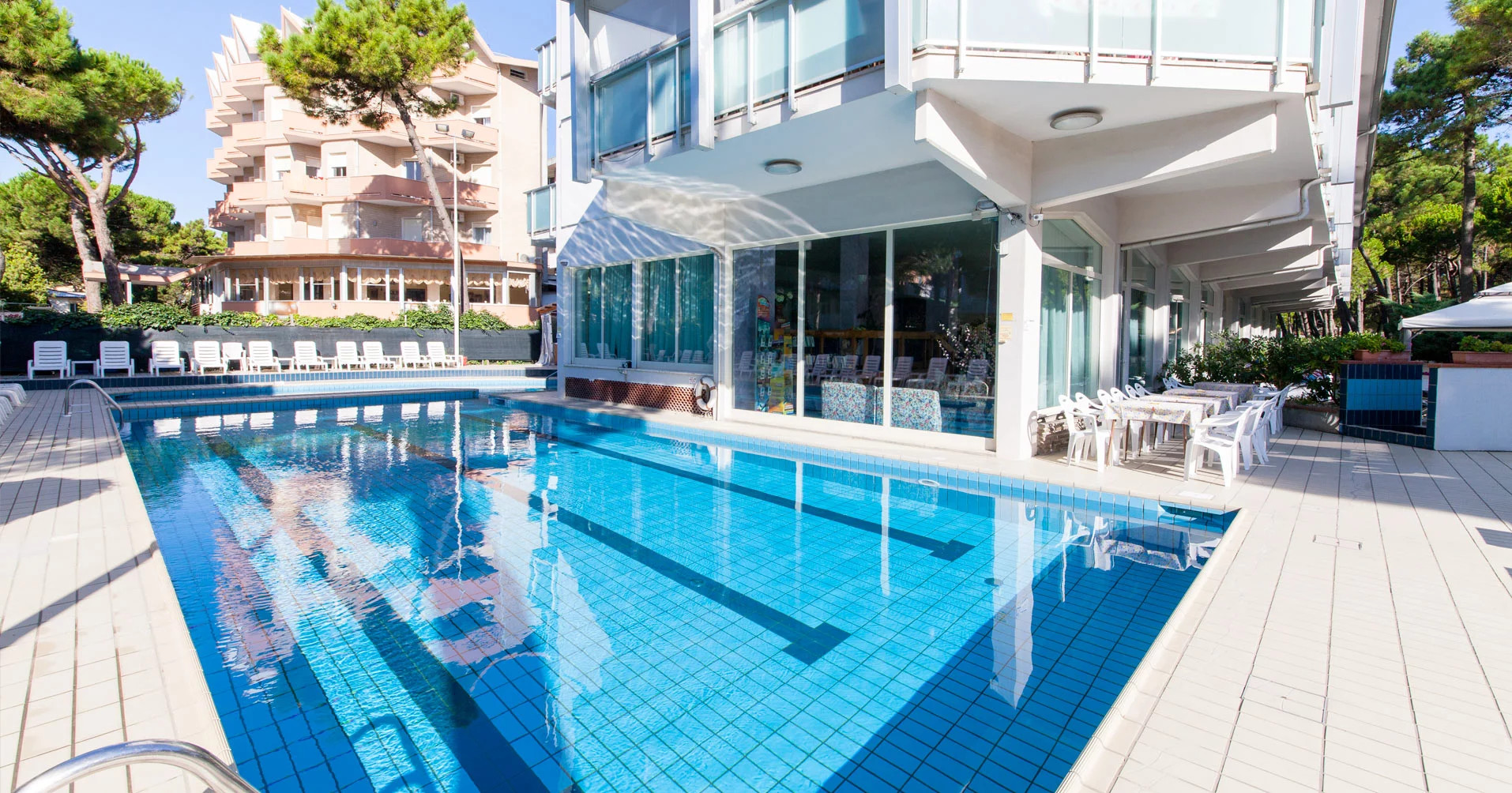 media.Slide-Piscina-01-Hotel-Sahara